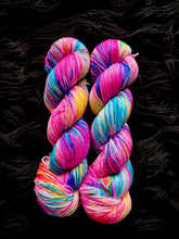 Load image into Gallery viewer, Go Go Dynamo Yarn Kit

